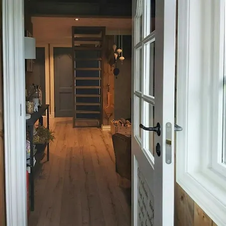 Renovated Mountain With Mountain Views *